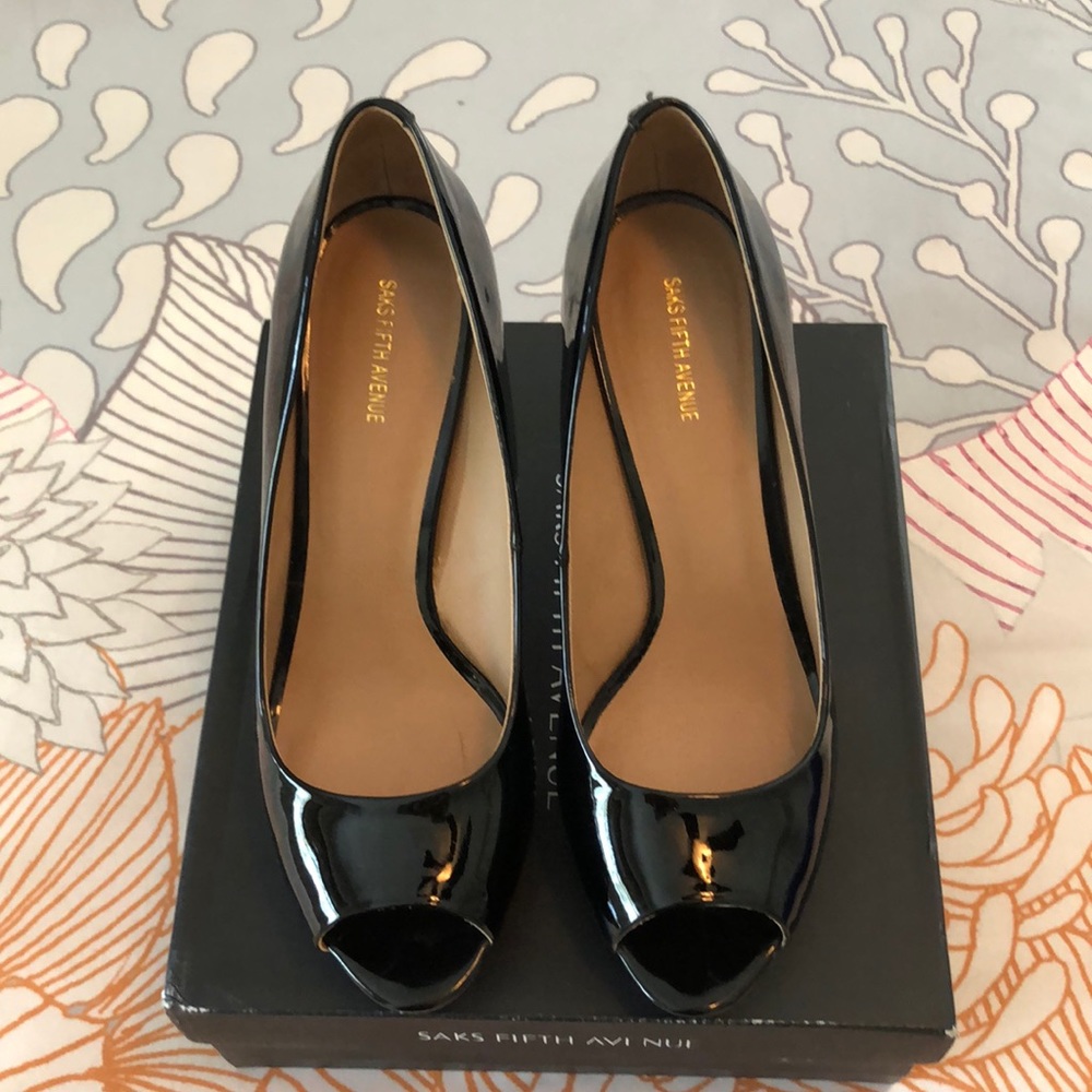 Black patent leather peep toe shoes